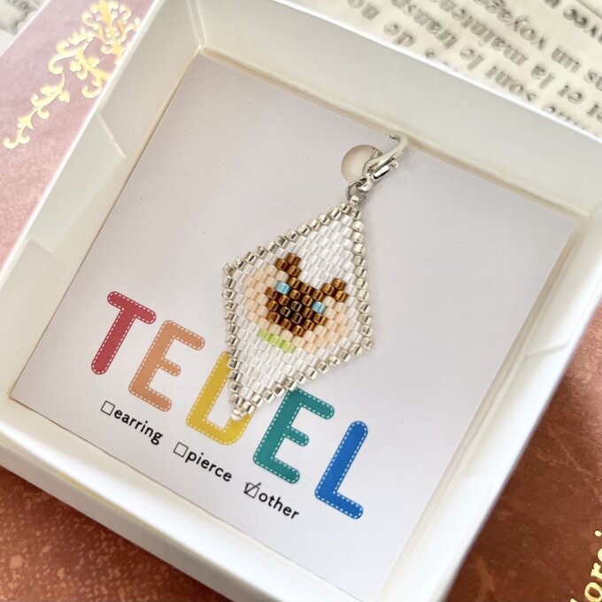 猫さんチャーム（ビーズステッチ）